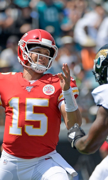 Chiefs lose Hill, handle Jags 40-26; Foles breaks clavicle